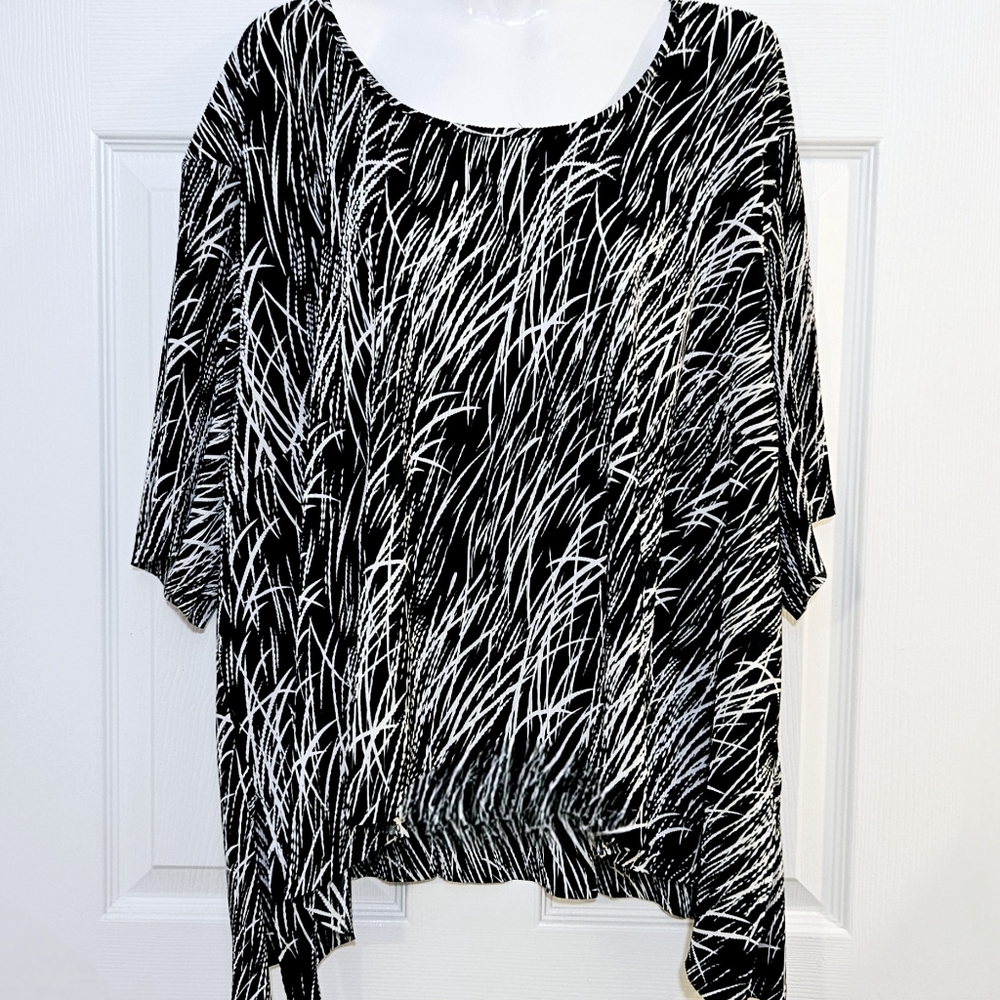 Connected Woman Top, Polyester, Black/White Design Sz 30W